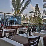 Opia Hotel