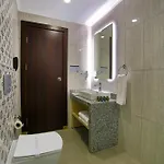 Opia Hotel