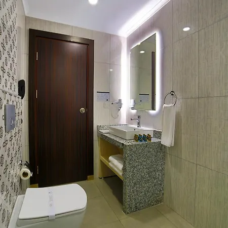 Opia Hotell